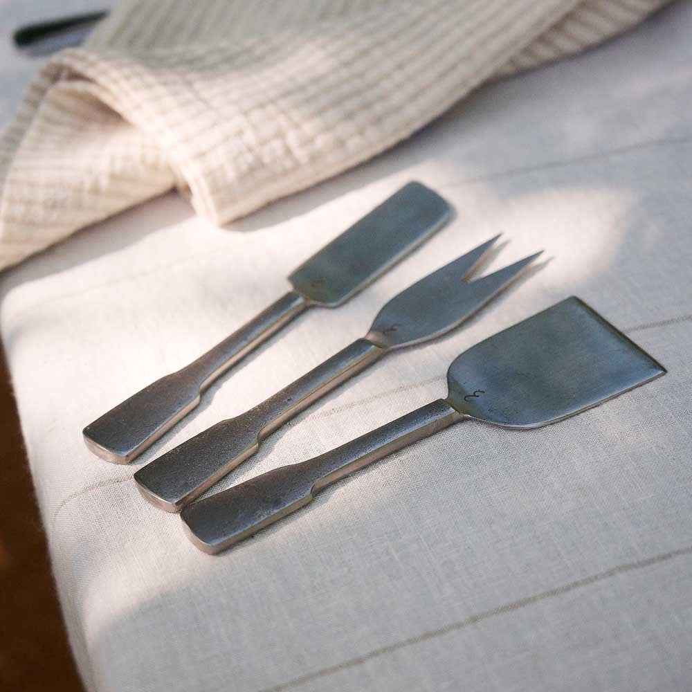 Matte Silver Cheese Set