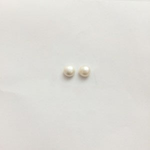 Fresh Water Pearl stud 4mm