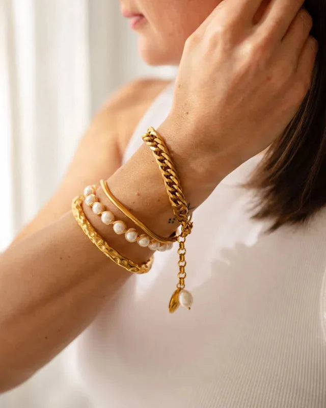 ophelia Gold Bracelet With Shell & freshwater pearl