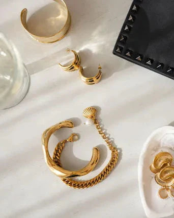 ophelia Gold Bracelet With Shell & freshwater pearl