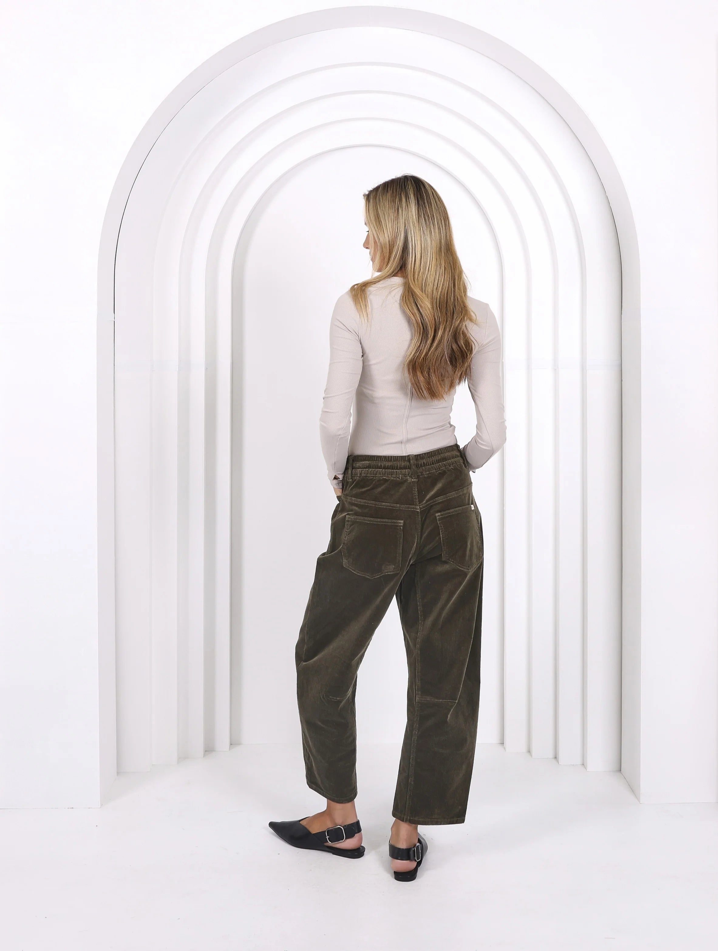 Leo Barrel Jeans Forrest Moss - Gateway Gifts